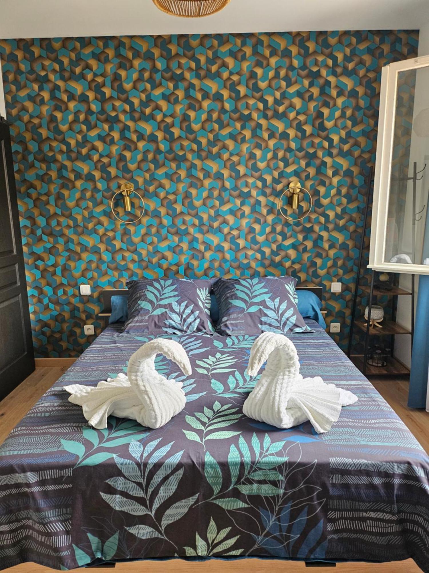Les Chambres D'Estelle Guecelard Room photo